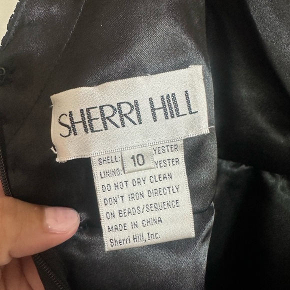 Sherri Hill Beaded A Line Whimsical Black Gown Size 10 - Picture 6 of 10